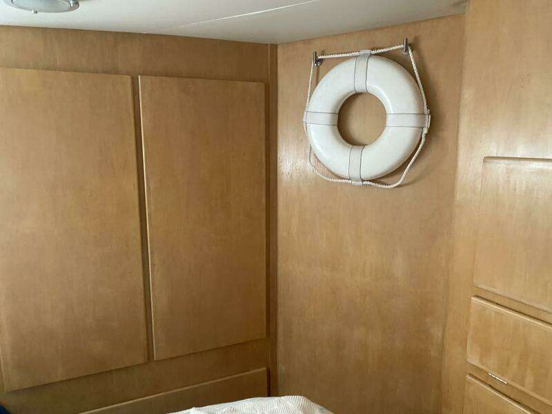 37ft Carver Yacht For Sale