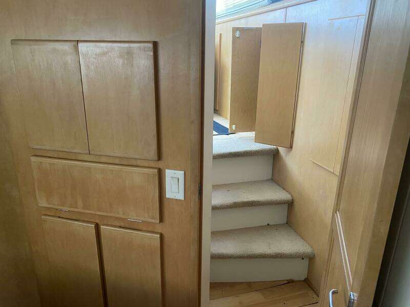 37ft Carver Yacht For Sale