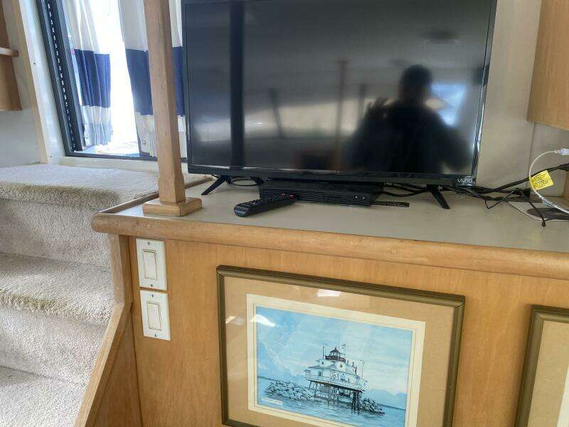 37ft Carver Yacht For Sale