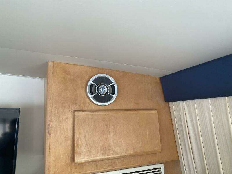 37ft Carver Yacht For Sale