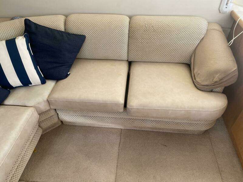 37ft Carver Yacht For Sale