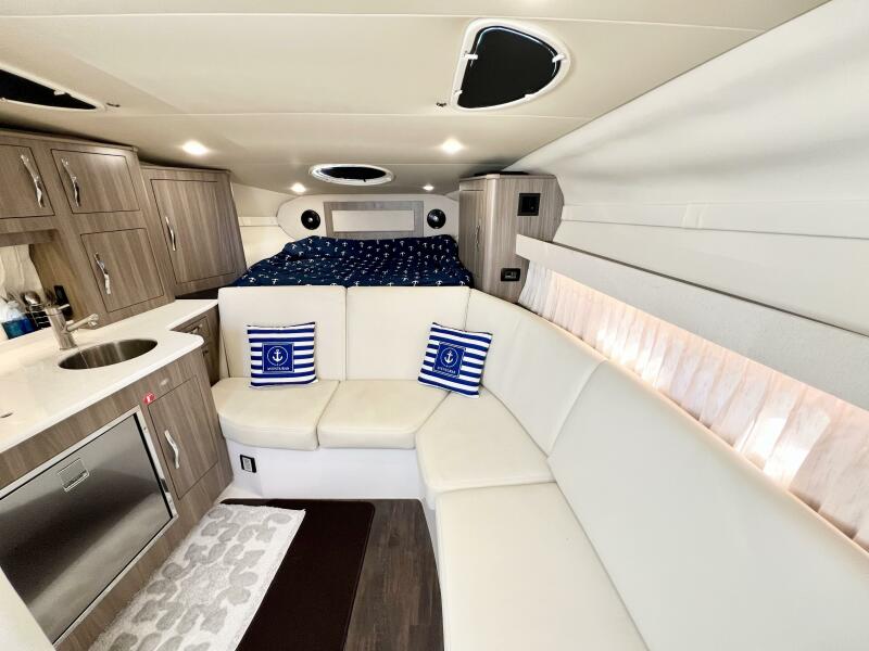 33' 2021 Regal 33 XO