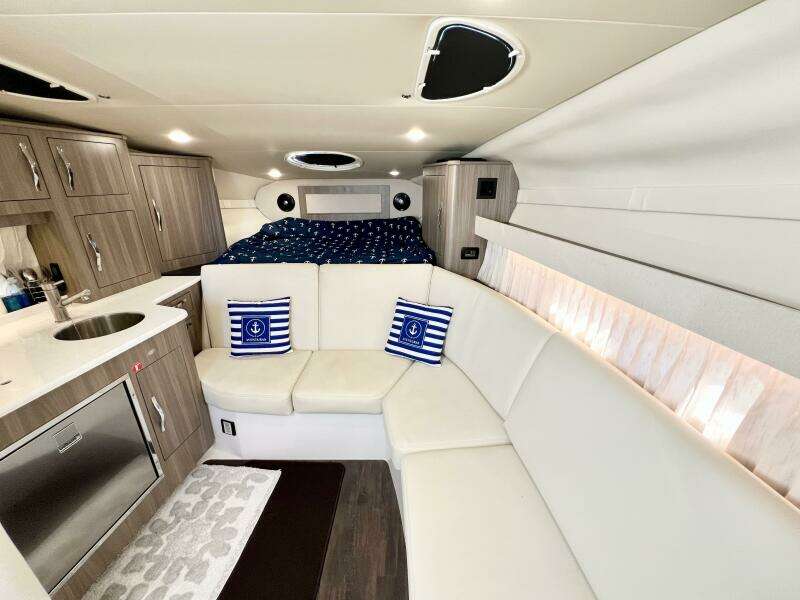 33ft Regal Yacht For Sale