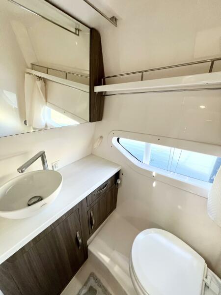 33' 2021 Regal 33 XO