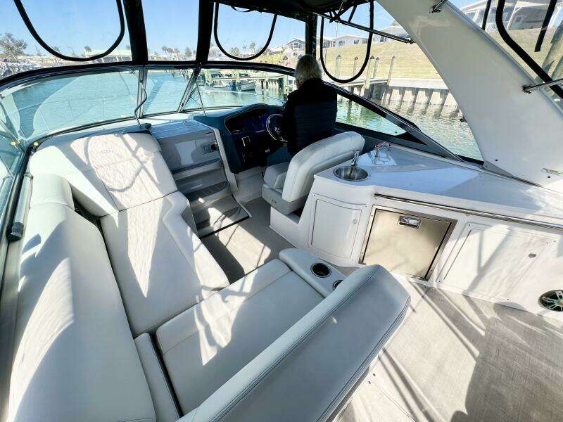 33ft Regal Yacht For Sale