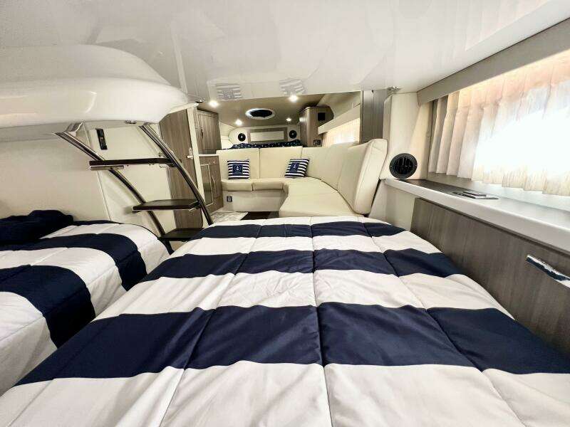 33ft Regal Yacht For Sale