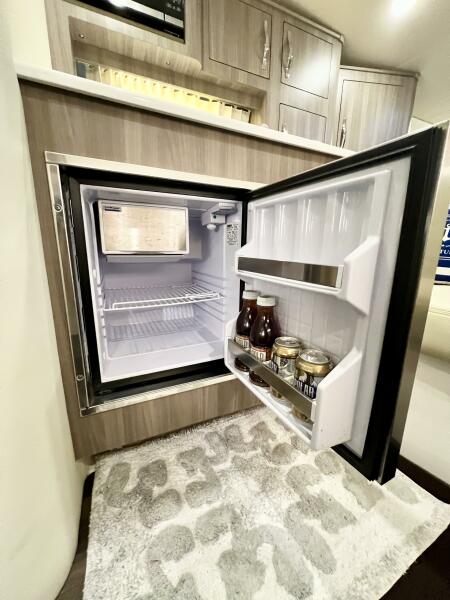 33' 2021 Regal 33 XO