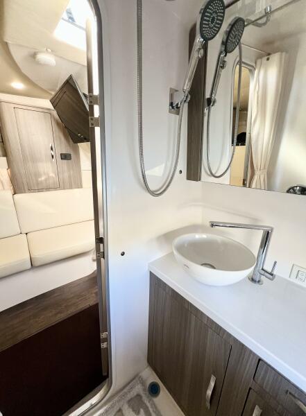 33' 2021 Regal 33 XO