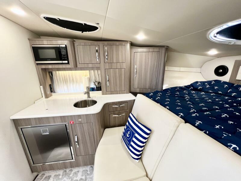 33' 2021 Regal 33 XO