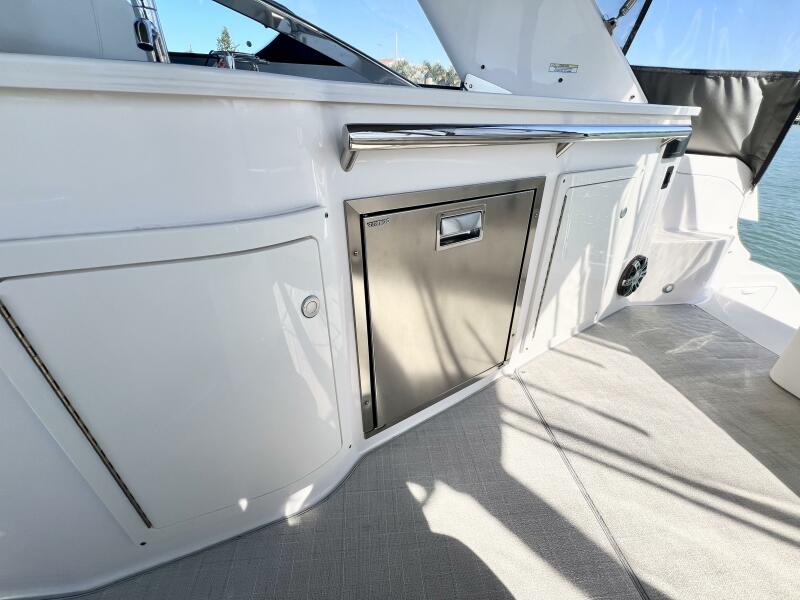 33' 2021 Regal 33 XO