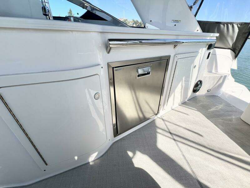 33ft Regal Yacht For Sale