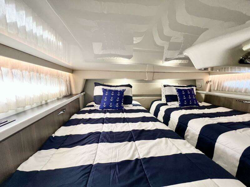 33ft Regal Yacht For Sale