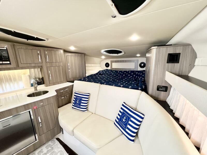 33' 2021 Regal 33 XO