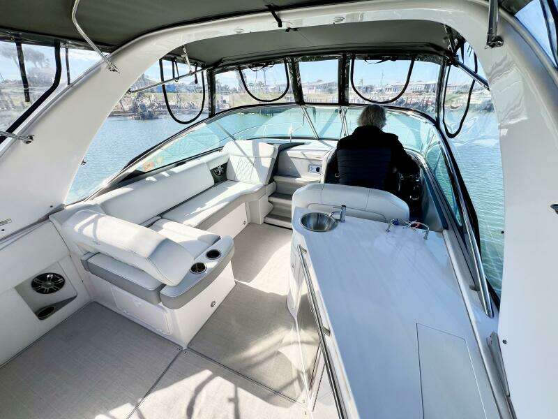 33ft Regal Yacht For Sale