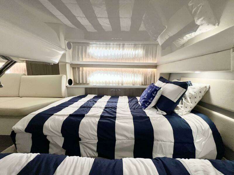 33ft Regal Yacht For Sale