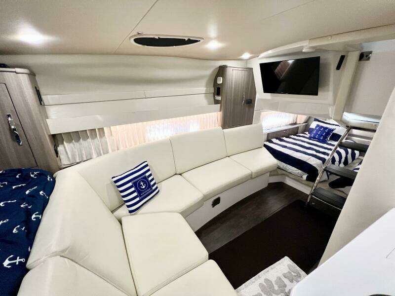 33ft Regal Yacht For Sale