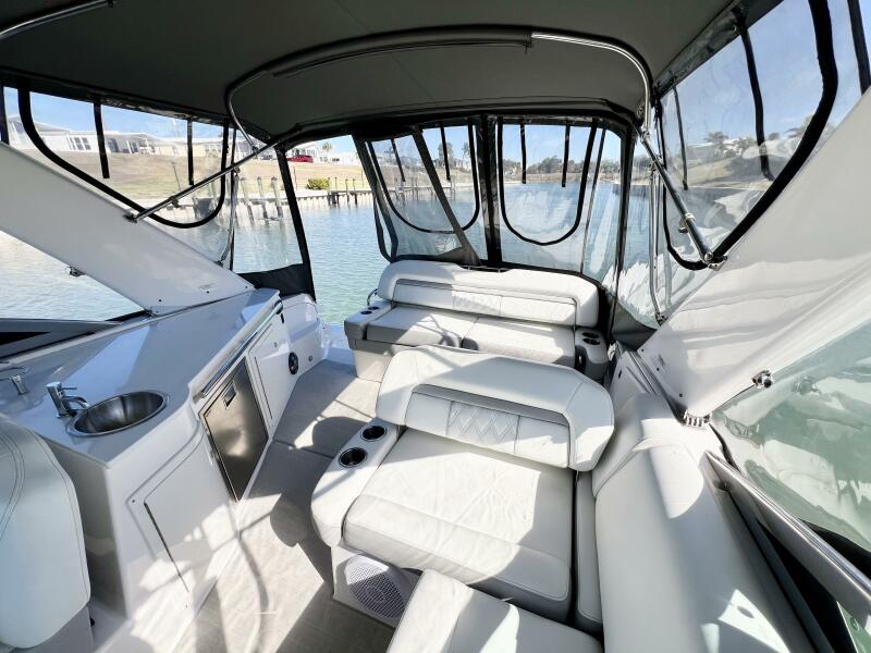 33' 2021 Regal 33 XO