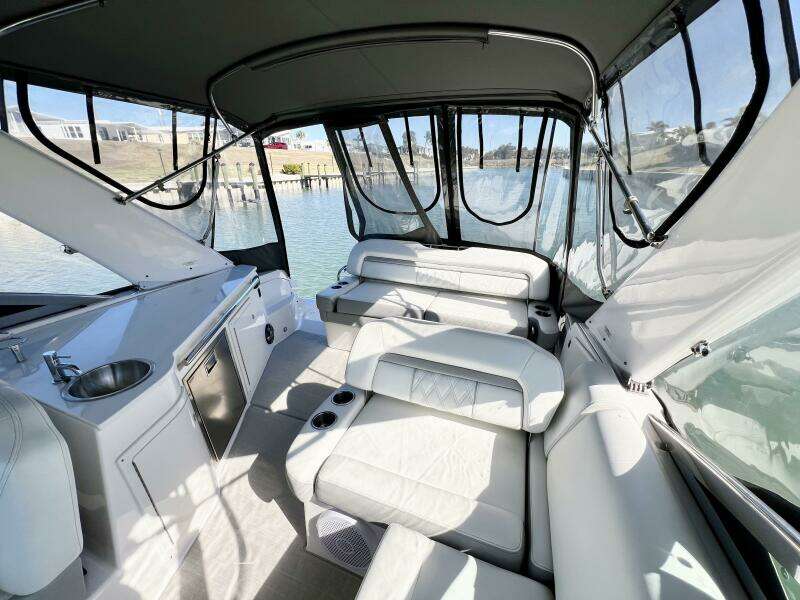 33ft Regal Yacht For Sale