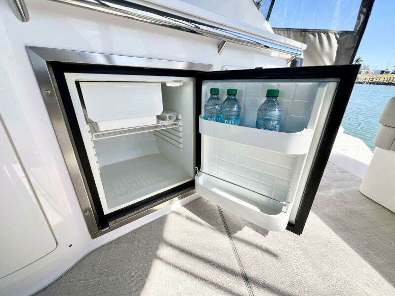 33ft Regal Yacht For Sale