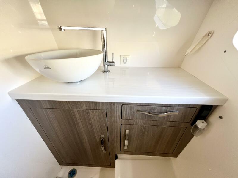 33' 2021 Regal 33 XO