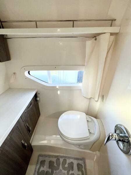 33' 2021 Regal 33 XO