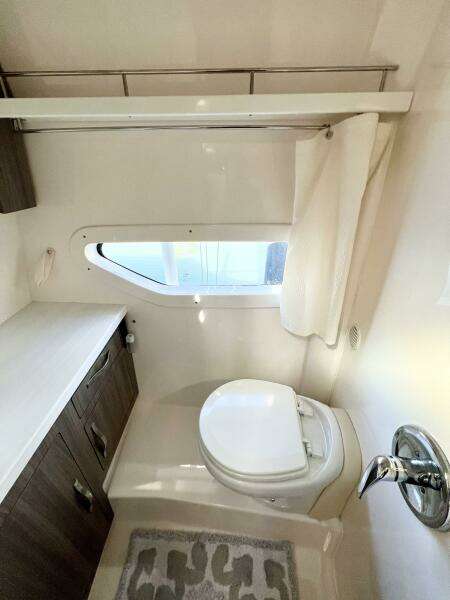 33ft Regal Yacht For Sale