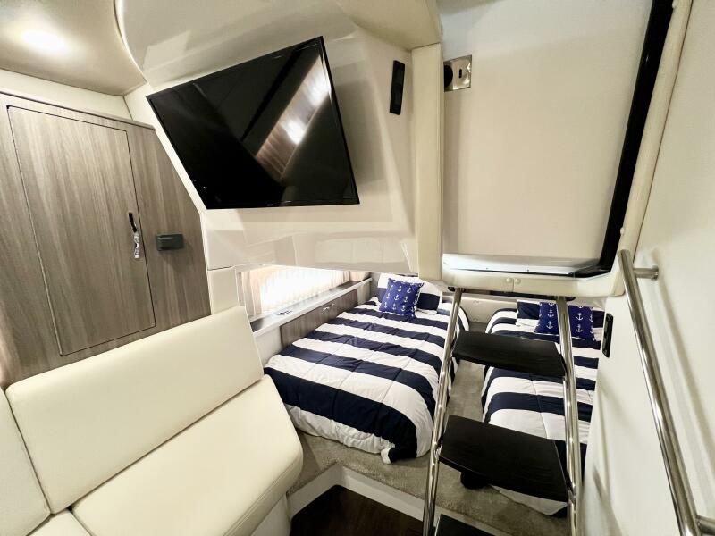 33' 2021 Regal 33 XO