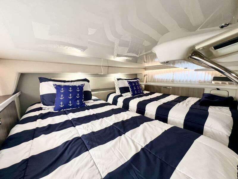 33ft Regal Yacht For Sale