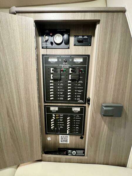 33ft Regal Yacht For Sale