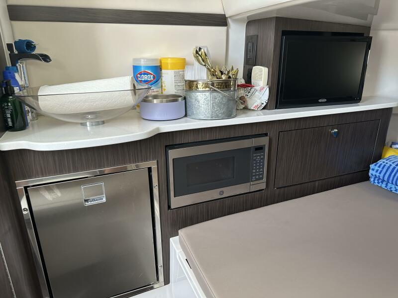 37' 2020 Edgewater 370CC