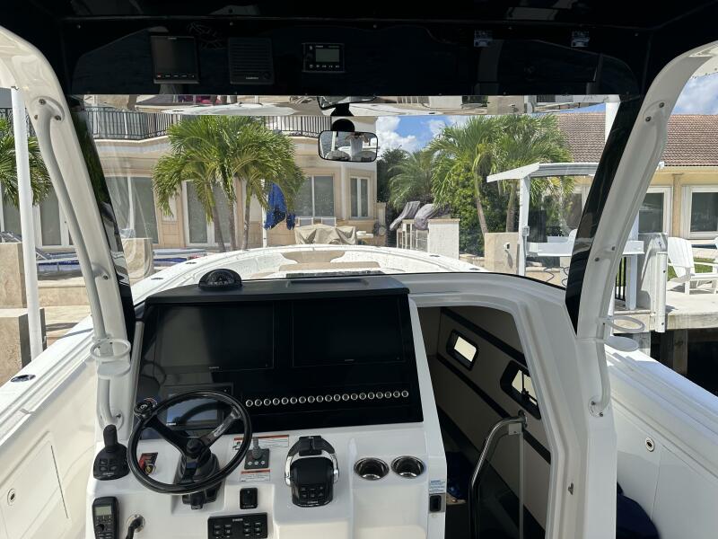 37' 2020 Edgewater 370CC