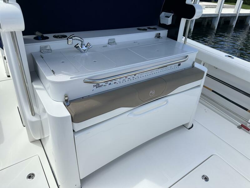 37' 2020 Edgewater 370CC