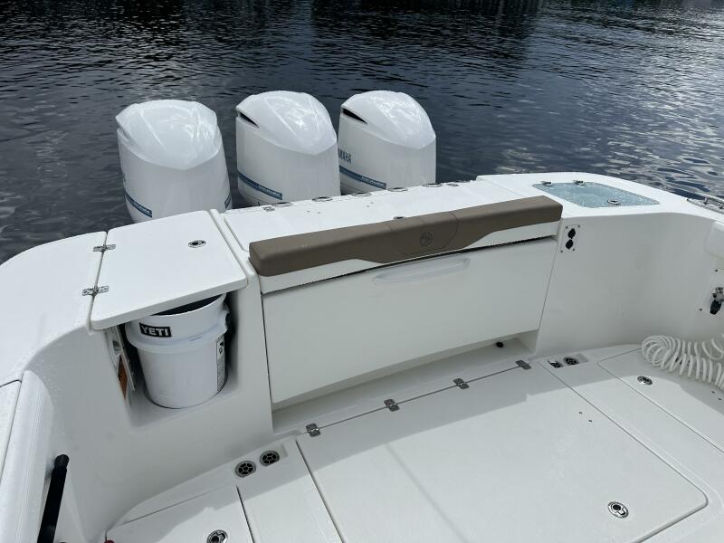 37' 2020 Edgewater 370CC