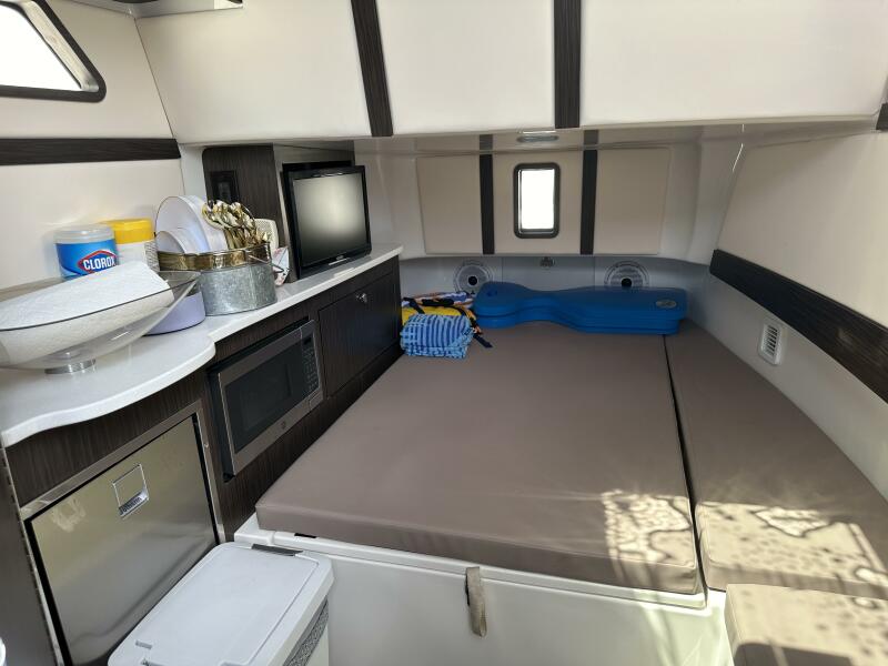 37' 2020 Edgewater 370CC