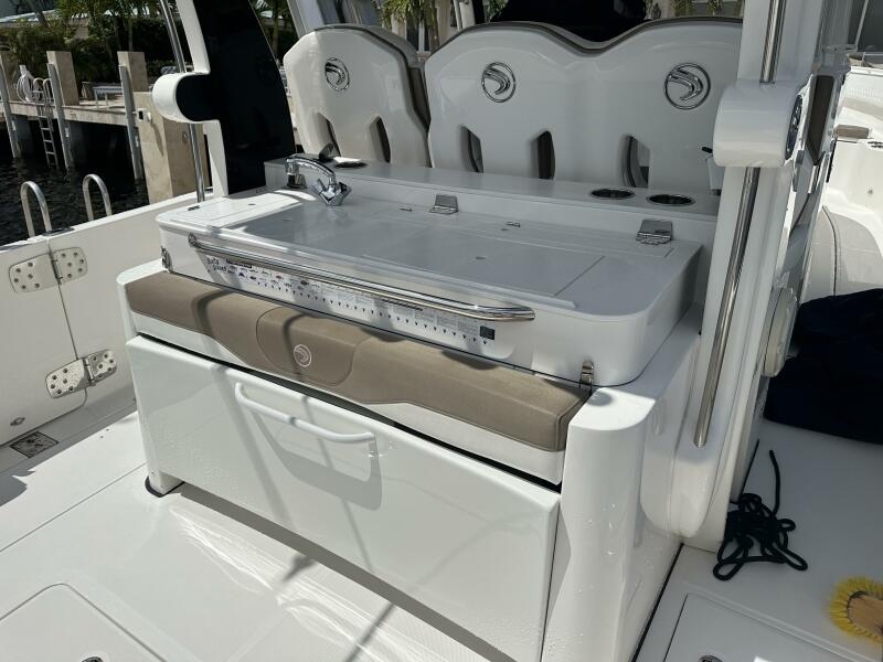 37' 2020 Edgewater 370CC