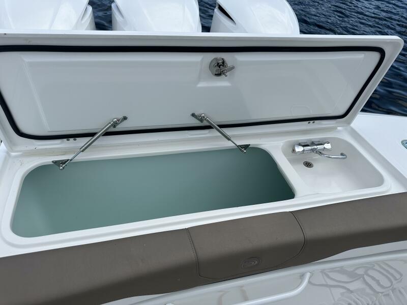 37' 2020 Edgewater 370CC