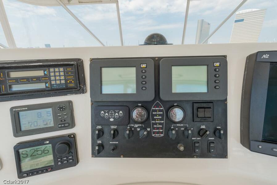 53' 2007 Post 53 Convertible