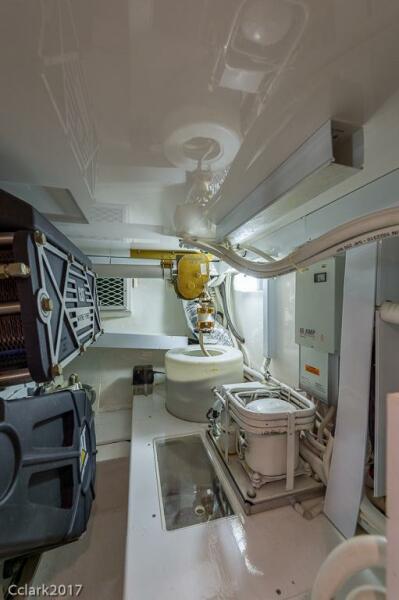 53' 2007 Post 53 Convertible