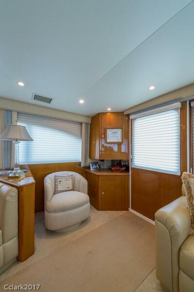 53' 2007 Post 53 Convertible