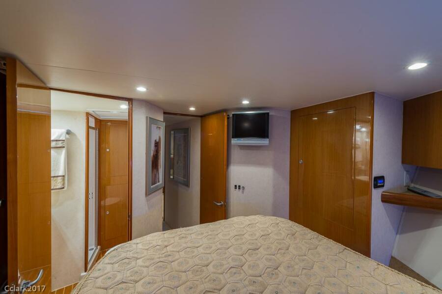 53' 2007 Post 53 Convertible