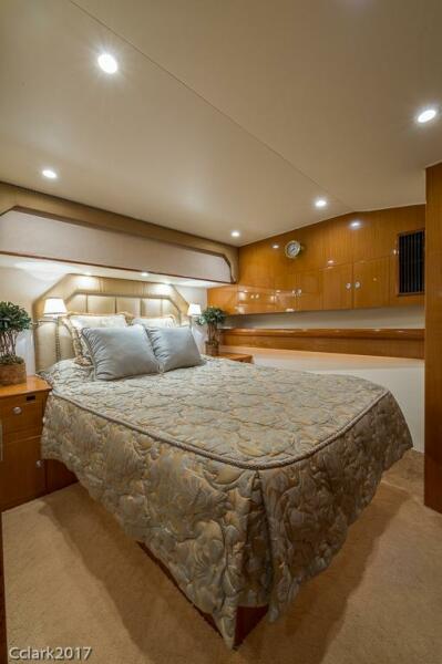 53' 2007 Post 53 Convertible