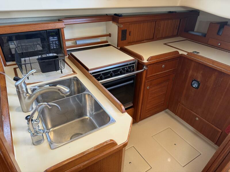 38' 1999 Island Packet 380