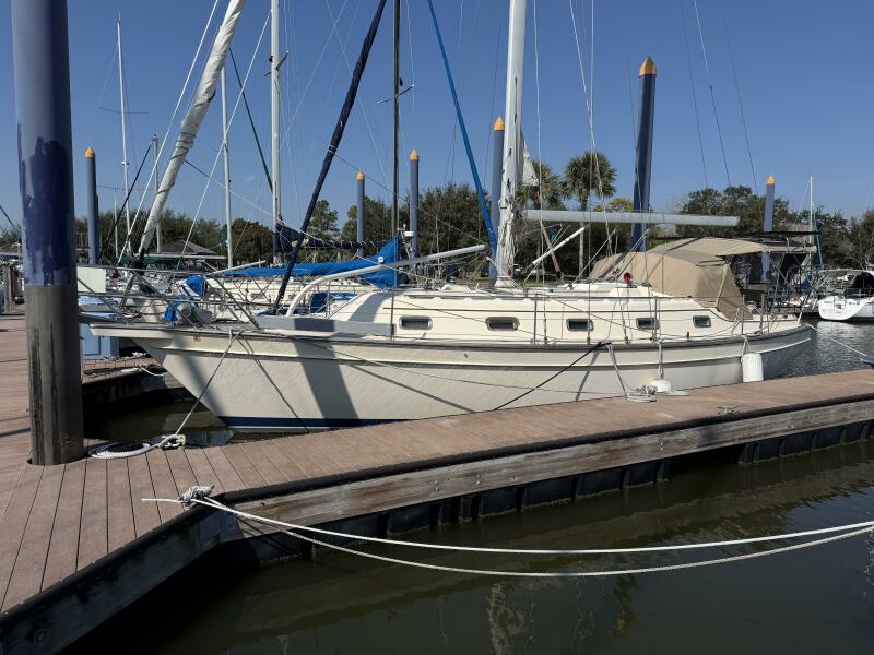 38' 1999 Island Packet 380