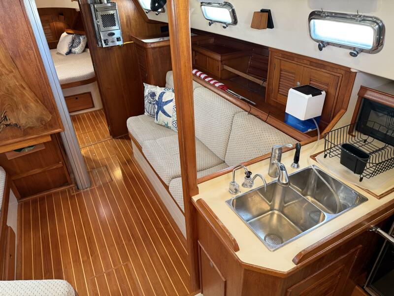 38' 1999 Island Packet 380