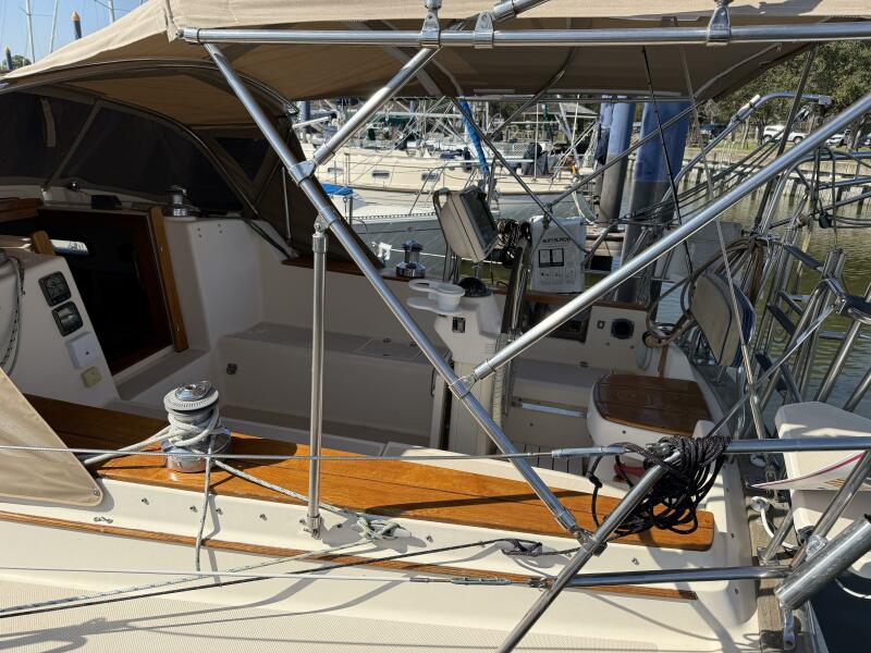 38' 1999 Island Packet 380