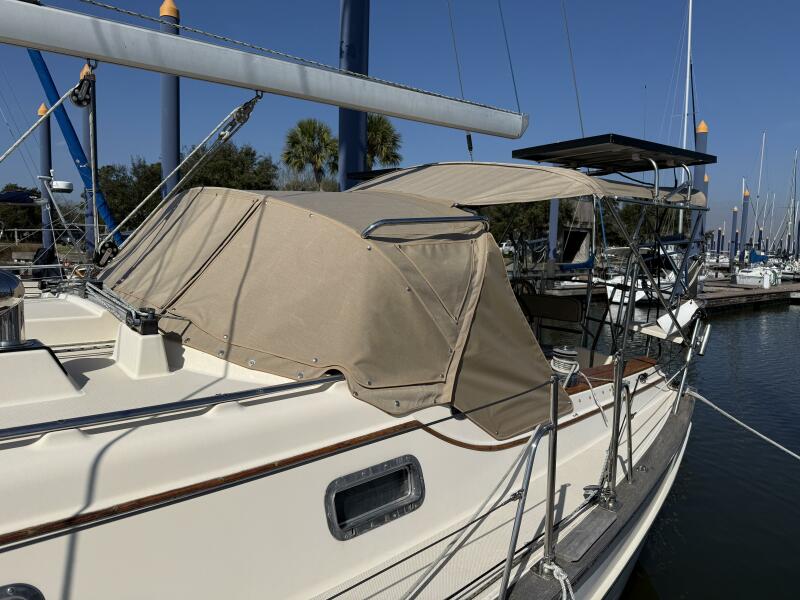 38' 1999 Island Packet 380