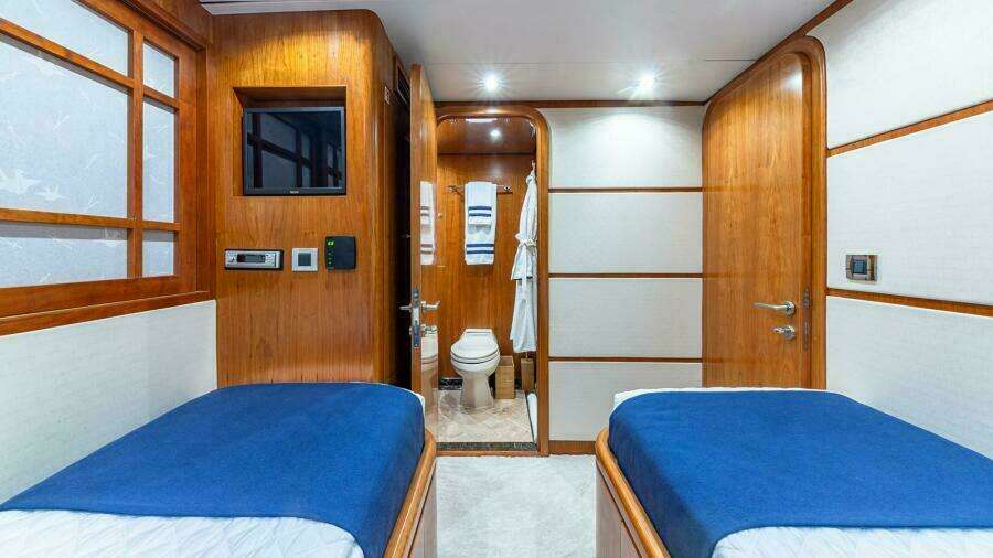 Stbd Guest Cabin Looking Aft