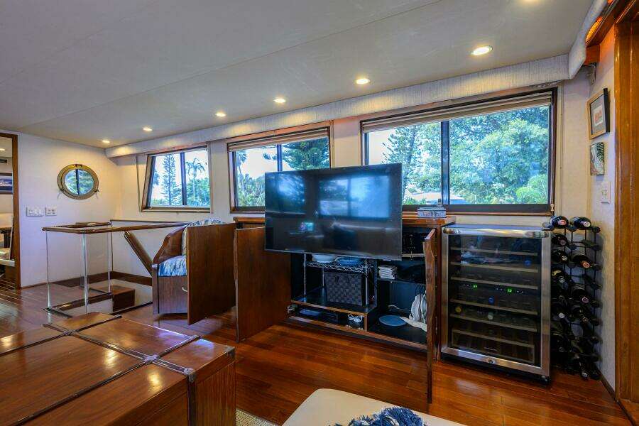 FOREVER YOUNG 78ft Hatteras Yacht For Sale