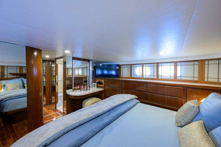 FOREVER YOUNG 78ft Hatteras Yacht For Sale