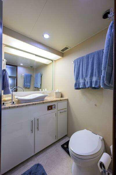 FOREVER YOUNG 78ft Hatteras Yacht For Sale